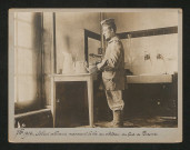Soldat allemand préparant le thé au château du Gué de Fresne