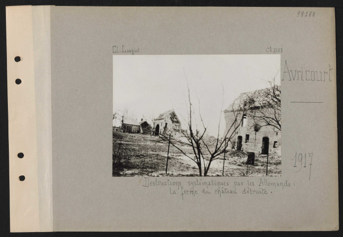Avricourt. Destructions systématiques par les Allemands : la ferme du château détruite