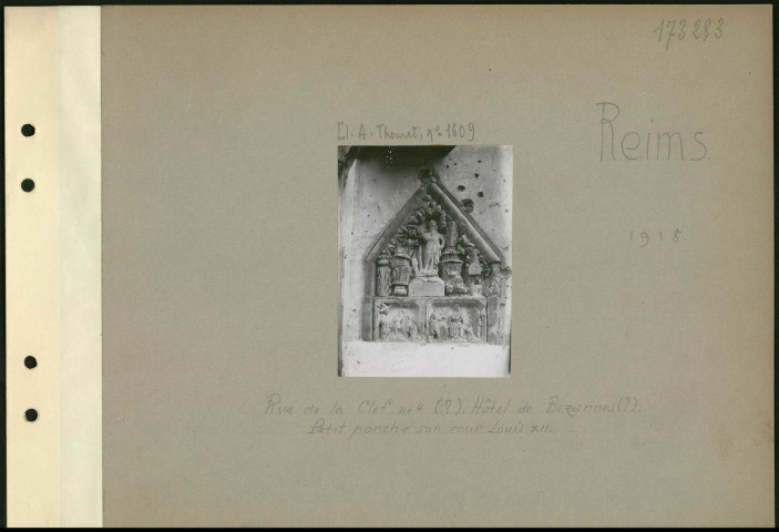 Reims. Rue de la Clef numéro 4 (?). Hôtel de Bezannes (?). Petit porche sur cour Louis XII