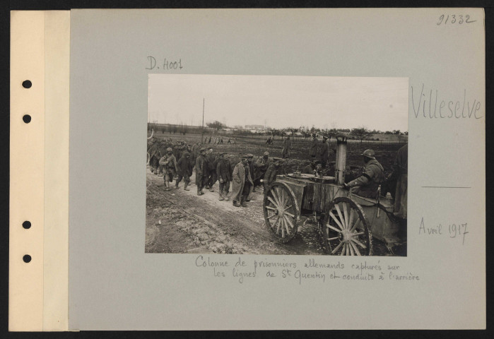 Villeselve. Colonne de prisonniers allemands capturés sur les lignes de Saint-Quentin et conduits à l'arrière