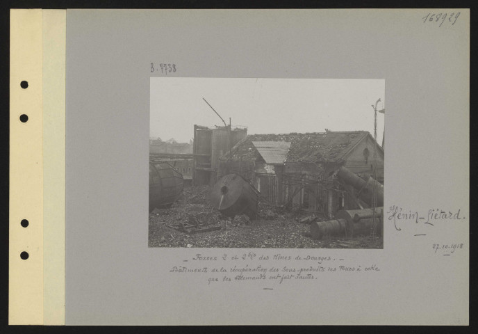 Hénin-Liétard. Fosse 2 et 2 bis des mines de Dourges. Bâtiments de la récupération des sous-produits des fours à coke que les Allemands ont fait sauter