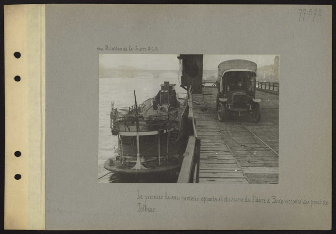 Pont de Tolbiac (Paris). Le premier bateau parisien apportant du sucre du Havre à Paris, accosté