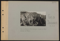 Fort de Douaumont. Dans les fossés du fort reconquis, soldats du régiment colonial du Maroc