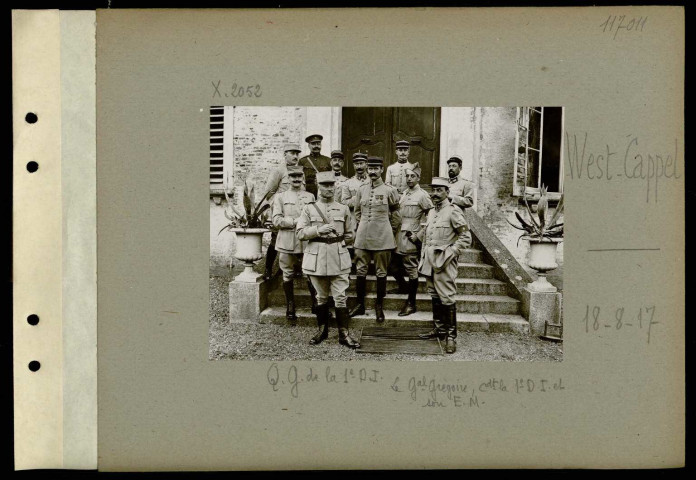 West-Cappel. Quartier-général de la 1ère division d'infanterie. Le général Grégoire, commandant la 1ère division d'infanterie et son état-major