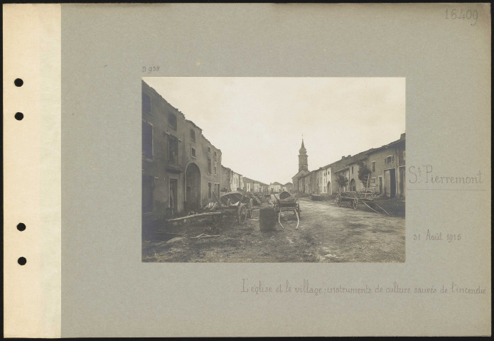 Saint-Pierremont. L'église et le village ; instruments de culture sauvés de l'incendie