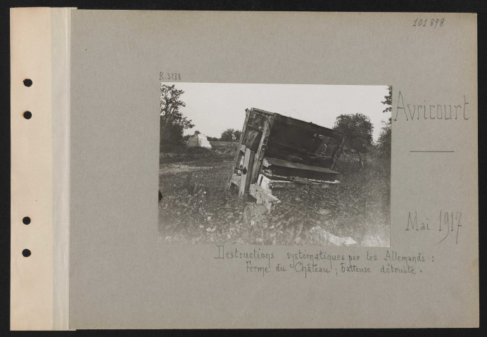 Avricourt. Destructions systématiques par les Allemands : la ferme du château détruite