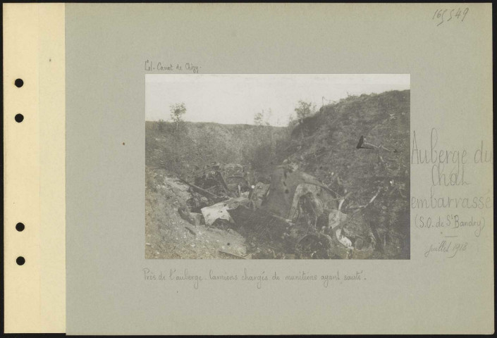 Auberge du chat embarrassé (sud-ouest de Saint-Bandry). Près de l'auberge. Camions chargés de munitions ayant sauté