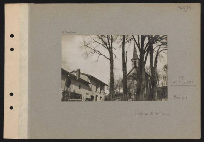 Le Claon. L'église et la mairie