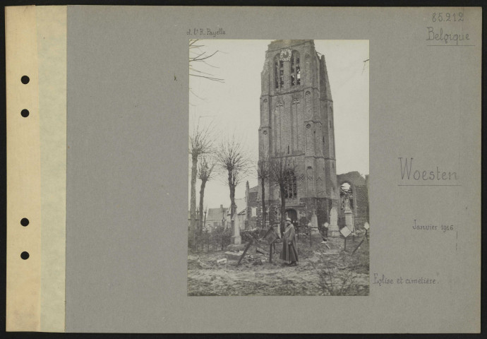 Woesten (Belgique). Église et cimetière