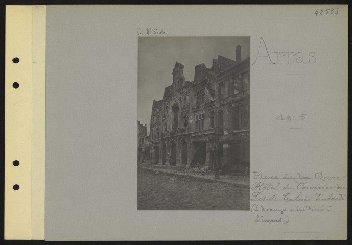 Arras. Place de la Gare. Hôtel du "Courrier du Pas-de-Calais" bombardé (l'épreuve a été tirée à l'envers)