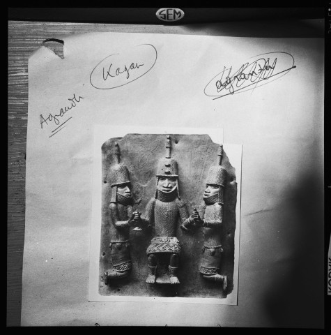 Tirages et portraits divers (dont une reproduction d'un bas relief de bronze du Bénin)