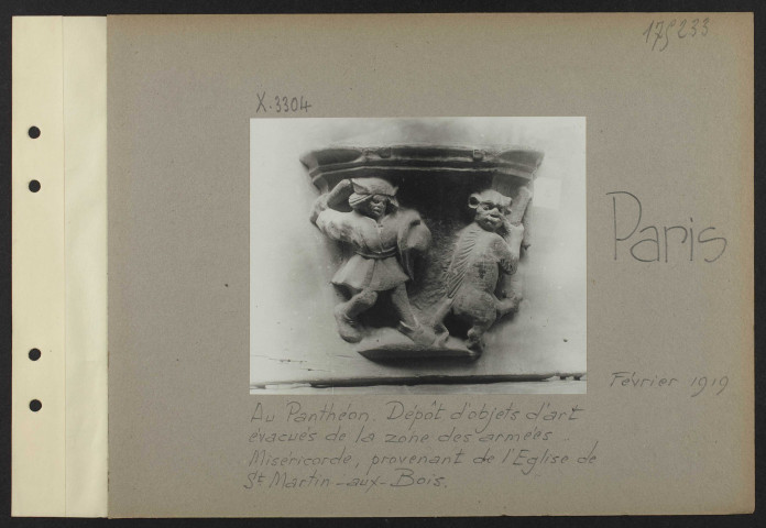 Paris. Au Panthéon. Dépôt d'objets d'art évacués de la zone des armées. Miséricorde, provenant de l'église de Saint-Martin-aux-Bois