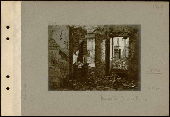 Reims. Rue des Trois-Raisinets. Ruines