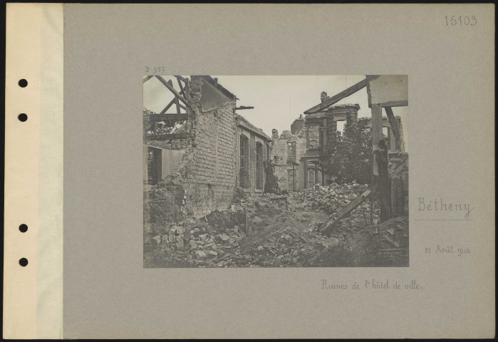 Bétheny. Ruines autour de l'hôtel de ville