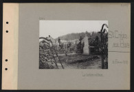Saint-Crépin-aux-Bois. Le cimetière militaire