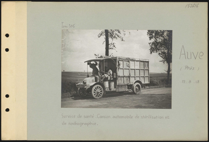 Auve (près). Service de santé. Camion automobile de stérilisation et de radiographie