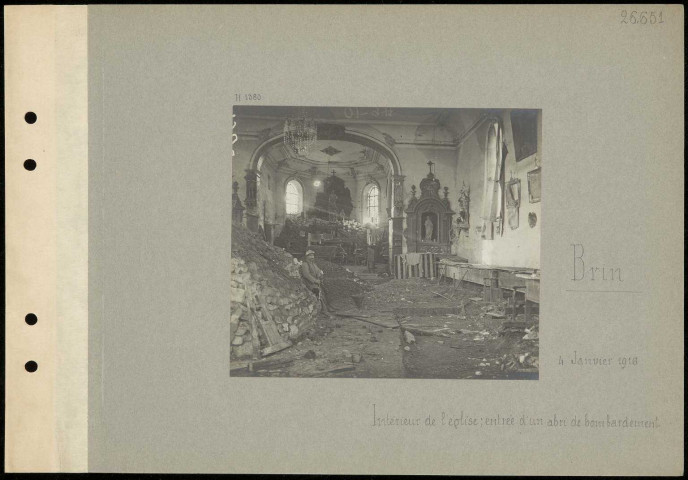 Brin. Intérieur de l'église ; entrée d'un abri de bombardement