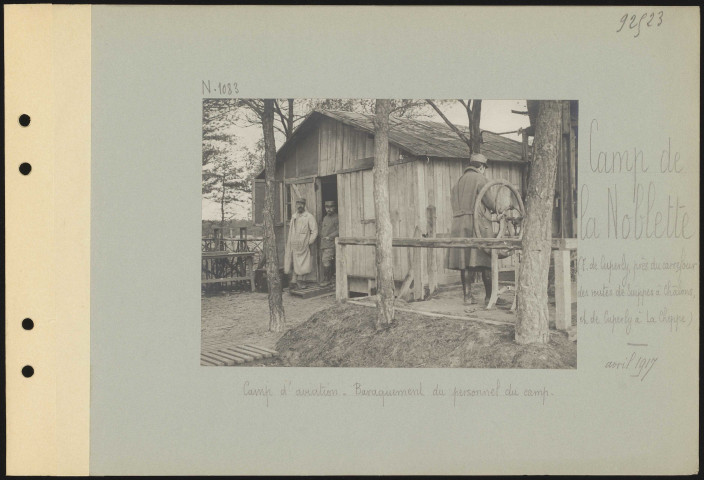 Camp de la Noblette (est de Cuperly, près du carrefour des routes de Suippes à Châlons et de Cuperly à La Cheppe). Camp d'aviation. Baraquement du personnel du camp