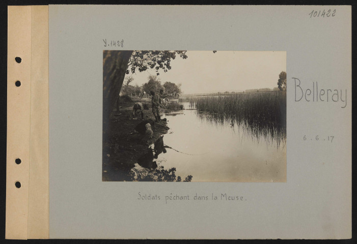 Belleray. Soldats pêchant dans la Meuse