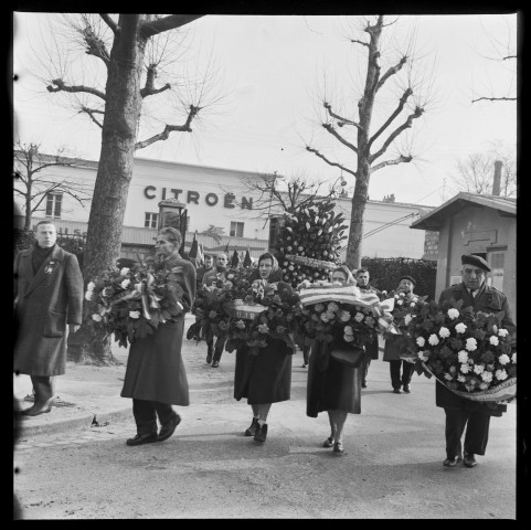 Au cimetière d'Ivry, cérémonie en hommage aux 23 résistants du groupe Manouchian-Boczov