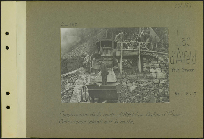 Lac d'Alfeld (Près Sewen). Construction de la route d'Alfeld au Ballon d'Alsace. Concasseur établi sur la route