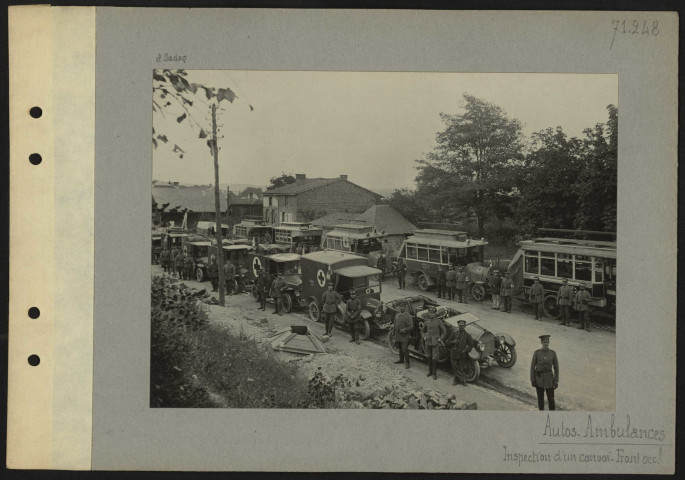 Front occidental. Autos-ambulances. Inspection d'un convoi