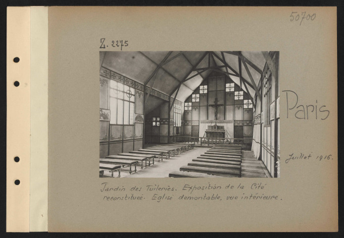 Paris. Jardin des Tuileries. Exposition de la cité reconstituée. Église démontable, vue intérieure