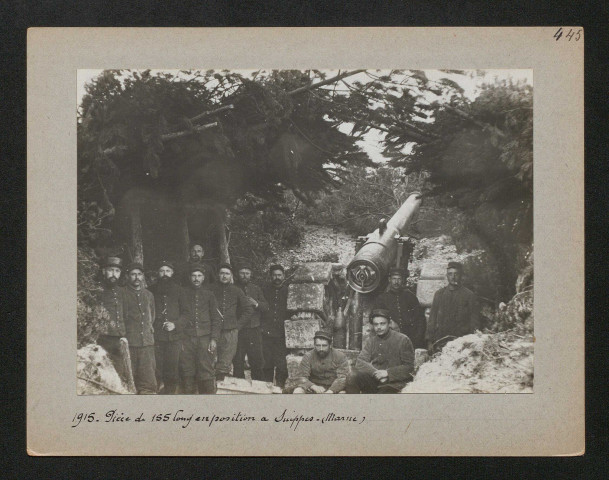 Pièce de 155 long en position à Suippes (Marne)