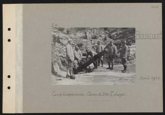 Boisicourt. Camp d'expériences : canon de 240T, chargé