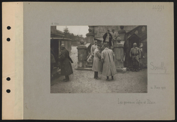 Souilly. Les généraux Joffre et Pétain
