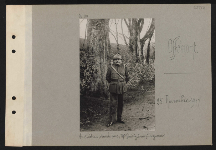 Offémont. Au château ; dans le parc ; M. Ginisty, correspondant de guerre