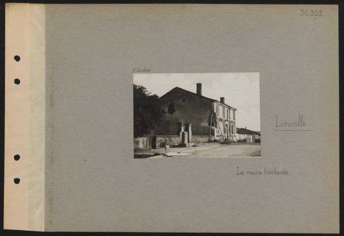 Liouville. La mairie bombardée