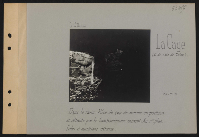 La Cage (est de Côte de Talou). Dans le ravin. Pièce de 240 de marine en position et atteinte par le bombardement ennemi. Au premier plan, l'abri à munitions défoncé