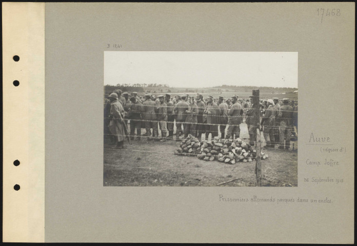 Auve (région d'), Camp Joffre. Prisonniers allemands parqués dans un enclos