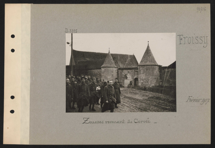Froissy. Zouaves revenant de corvée