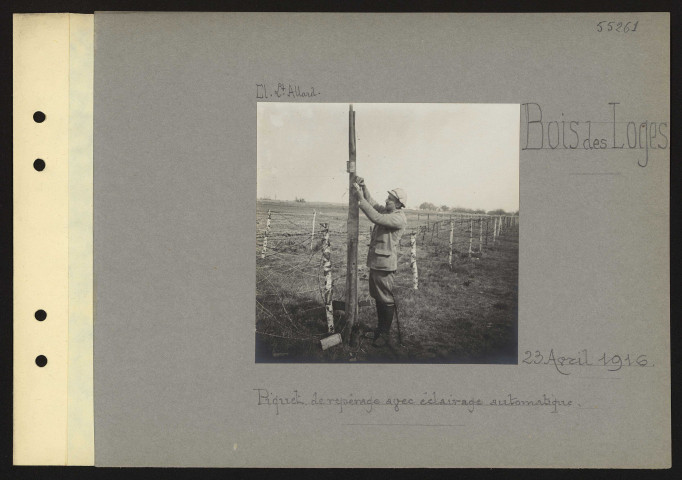 Bois des Loges. Piquet de repérage avec éclairage automatique