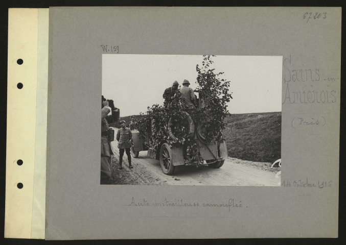 Sains-en-Amiénois (près). Auto-mitailleuse camouflée