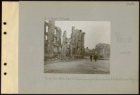 Reims. Place du Parvis. Hôtel du Lion d'or. La façade en ruines. Au fond, à droite vue sur le théâtre et la rue de Talleyrand