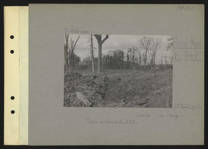 Saint-Mard-les-Triot. Lisière du village. Trou d'obus de 280