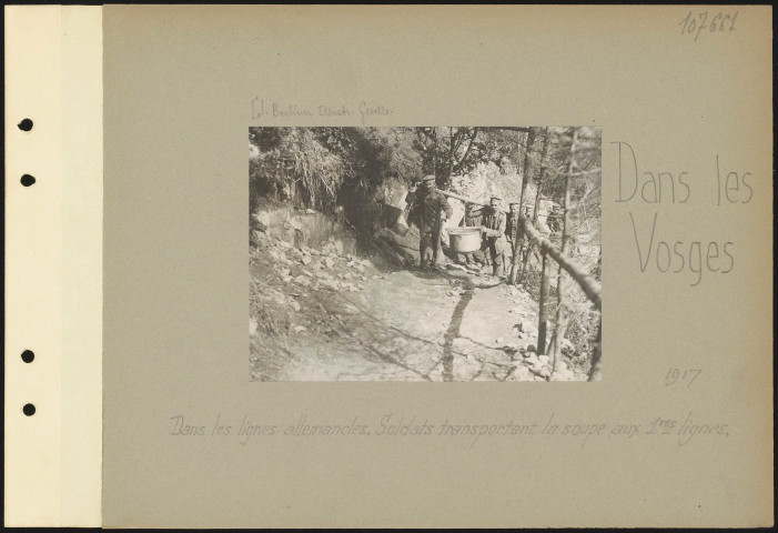 Dans les Vosges. Dans les lignes allemandes. Soldats transportant la soupe aux premières lignes