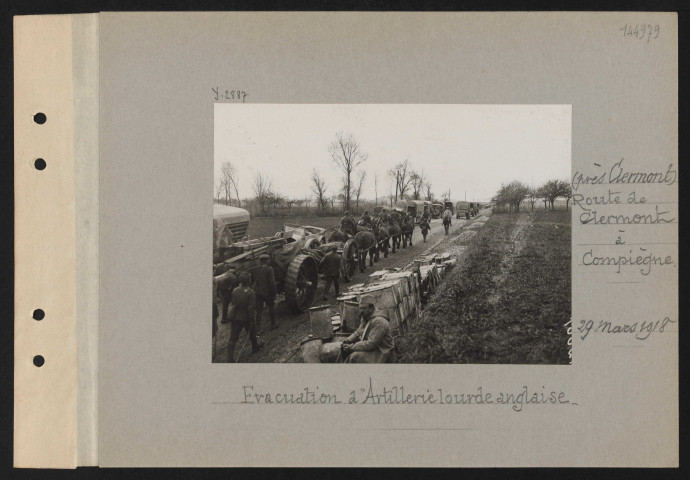 Route de Clermont à Compiègne (près Clermont). Évacuation de l'artillerie lourde anglaise