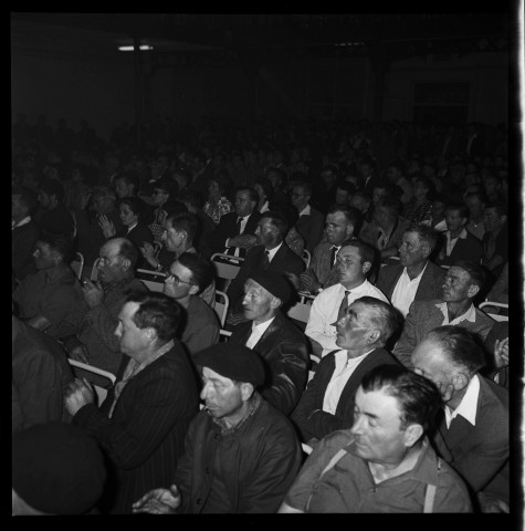 Grève des paysans à Clermont-Ferrand : meeting à la Maison du peuple
