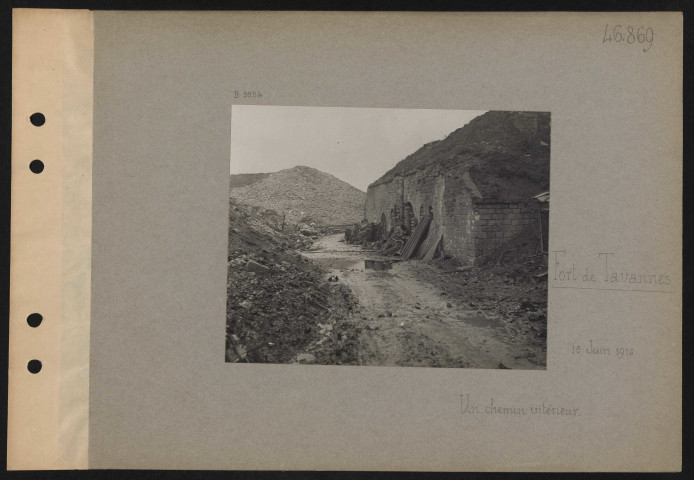 Fort de Tavannes. Un chemin intérieur
