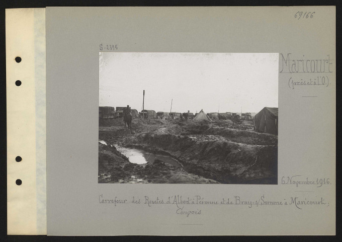 Maricourt (près et à l'ouest). Carrefour des routes d'Albert à Péronne et de Bray-sur-Somme à Maricourt ; convois