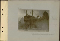 Reims. Hôtel de ville brûlant ; façade principale (vue prise à 13 heures)