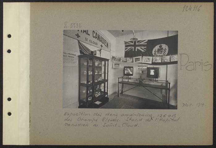 Paris. Exposition des dons américains, 136 avenue des Champs-Elysées. Stand de l'hôpital canadien de Saint-Cloud