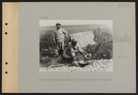 Souilly. Camp de travailleurs annamites. Travailleurs préparant leur déjeuner