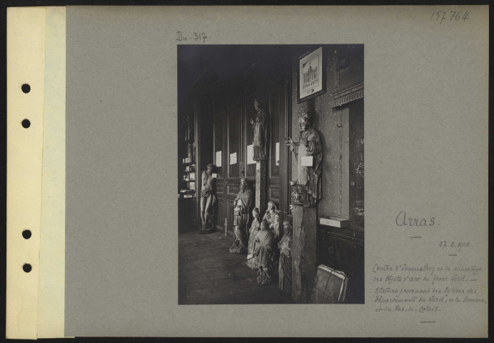 Arras. Centre d'évacuation et de sauvetage des objets d'art du front Nord. Statues provenant des églises des départements du Nord, de la Somme et du Pas-de-Calais