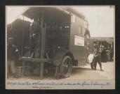 Quai de la Rapée. Monsieur Millerand (ministre de la Guerre) visite un train sanitaire offert par la colonie argentine (voiture génératrice)