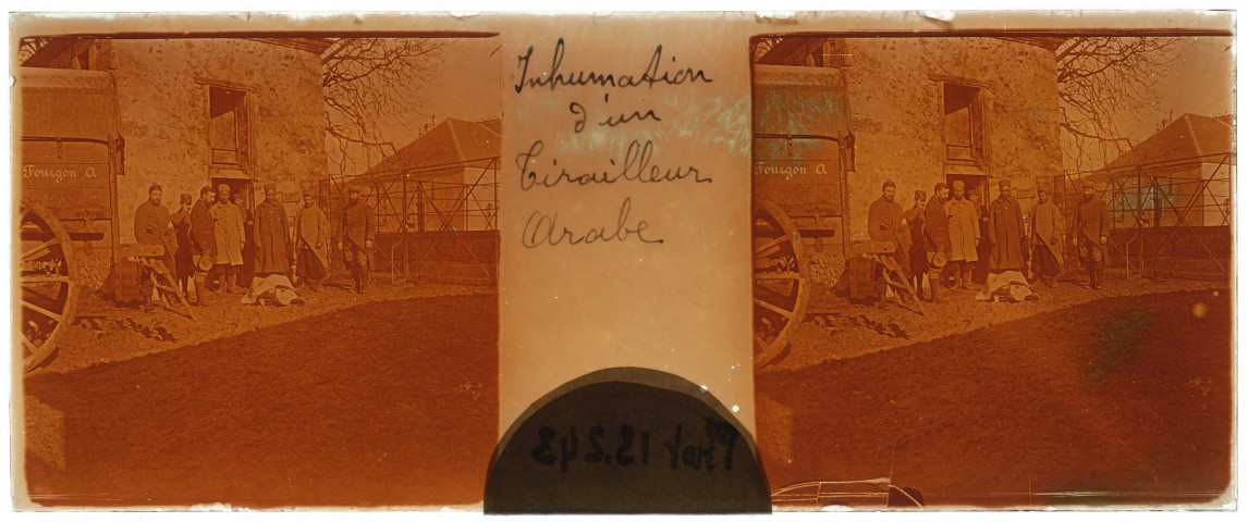 Inhumation d'un tirailleur arabe